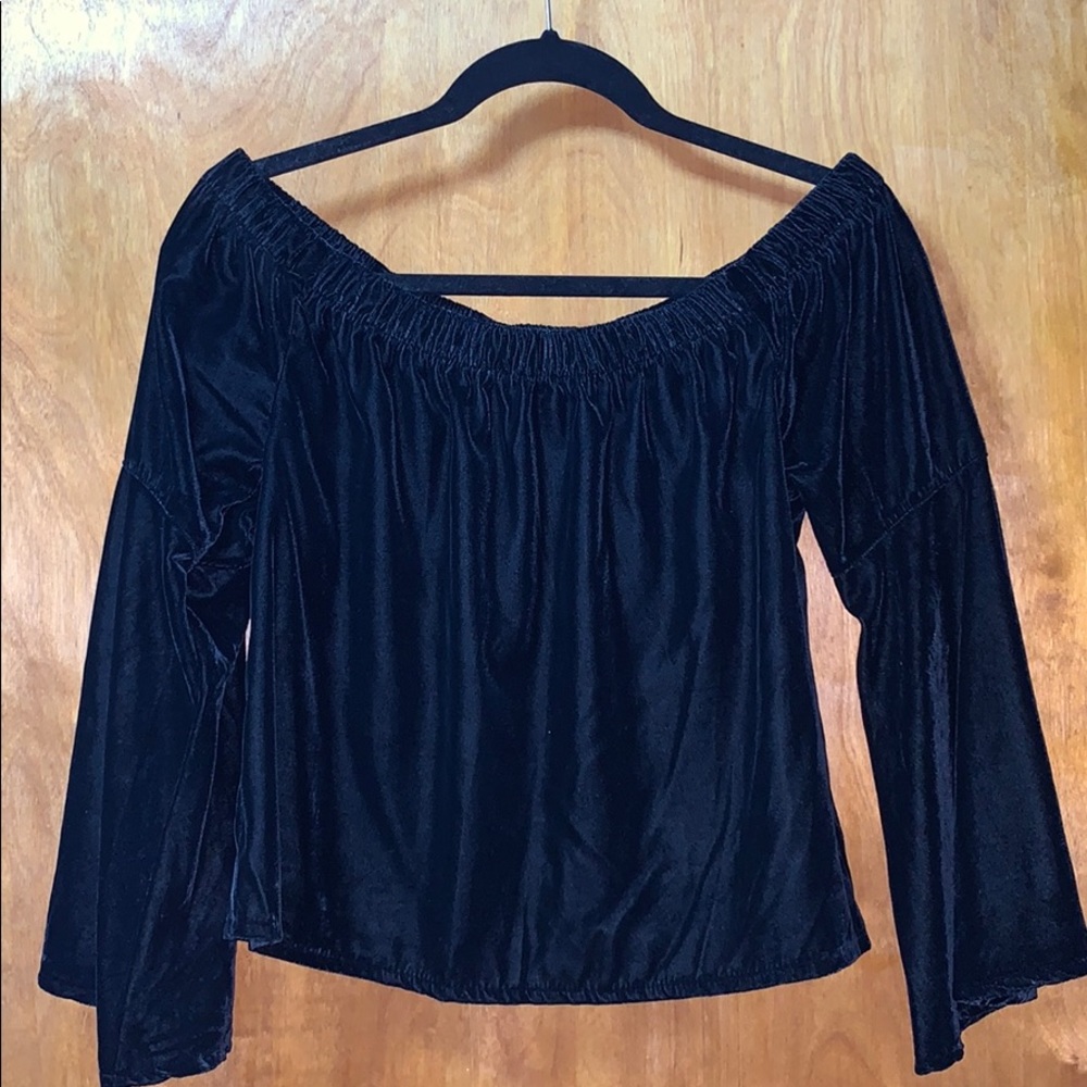 NWT OFF THE SHOULDER VELVET TOP